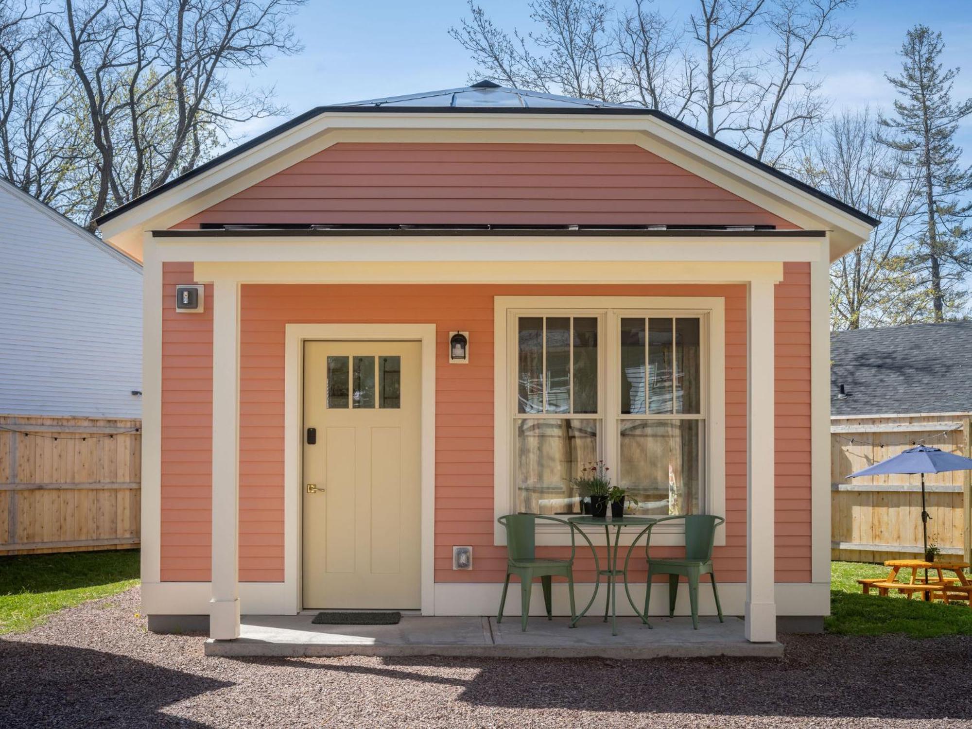 Queen City Bungalow & Cottages バーリントン エクステリア 写真